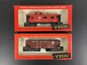 T327a349 Tyco Ho Scale Pennsylvania Railroad Freight Cars Caboose 15723 And Hopper Car