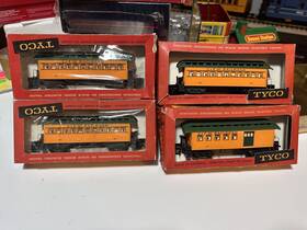 T524c Tyco T523c Ho Scale 1890 Combine And Passenger Cars Clerestory Roof C&fw