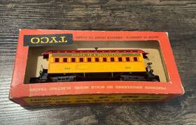 T523s Tyco 398 Vintage Mantua Ho Santa Fe And Disneyland 1890 Passenger Car Clerestory Roof