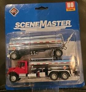 7600 Walthers 088041451586 Scenemaster International Red Dbl Tanker