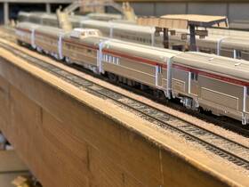 Walthers 616374016822 1950s Southern Pacific Budd Passenger Train Five Cars Ho Scale Model