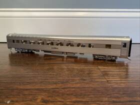 Walthers 616374032808 Santa Fe Pullman Standard 64-seat Coach Passenger Car Inch Tuba