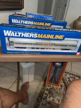 910-30012 Walthers Ho Scale Southern Railway 85ftftftft Budd Large-window Coach