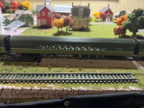 910-30210 Walthers 85ft Budd Small-window Coach Northern Pacific Passenger Car Ho