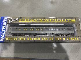 932-10455 Walthers Ho Union Pacific Solarium/observatioin Car With Passengers And Lights