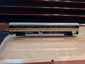932-16165 Walthers Amtrak California Superliner I Coach Ho Scale