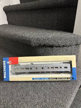 932-16503 Walthers Ho-scale Seaboard 85ft Budd Tavern Observation Car