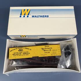 932-2477 Walthers 40ft Wood End Reefer 55130 Worthington Creamery Produce Sealed