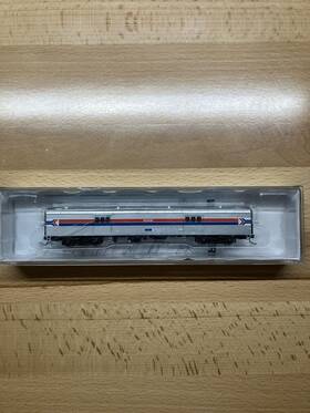 932-55094 Walthers N Scale 72 Amtrak Phase 1 Baggage Car