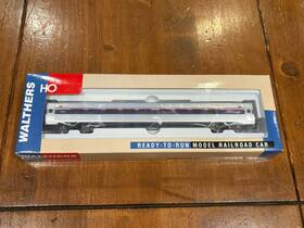 932-6005 Walthers Ho Scale 85ft Amfleet Coach Amtrak Northern Direct