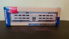 932-6250 Walthers Ps Dd Commuter Coach Undecorated