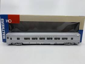 932-6307 Walthers Ho Scale 85ft Budd 46-seat Burlington Route Pasenger Coach Ln