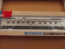 932-6326 Walthers Ho-scale Pennsylvania Railroad Pullman-standard 85ft Budd Diner