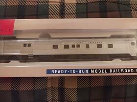 932-6468 Walthers Nyc 85ft Budd Baggage Dormitory Car