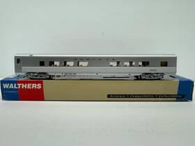932-6762 Walthers Ho Scale #932-6762 Santa Fe Pullman Standard 64-seat Coach Car