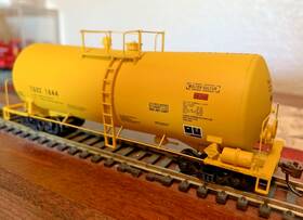 932-7208 Walthers Molten Sulphur 16k Funnel Flow Tank Car- Ho Scale - Inch Yellow Us Rail Rtr New