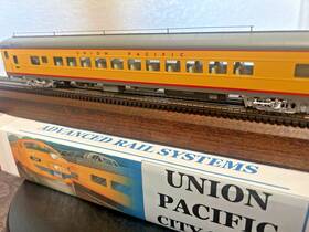 932-9530 Walthers Union Pacific Inch City 44-seat Acf Streamlined Coach - Ho Scale New Oop