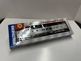 932-9724 Walthers Santa Fe Inch Super Chief P-s 29 Seat Dormitory Lounge- Ho Scale -plated Excellent
