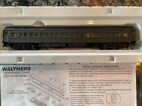 932-10149 Walthers Ho Heavyweight #932-10149 Paired Window Coach Painted Unlettered Lnib
