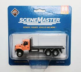 Walthers Scenemaster 949-11651 Ho Scale International 7600 3-axle Flatbed Truck