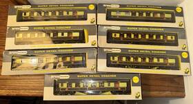 W6012 Wrenn Railways Super Detail Pullman Passenger Coaches Oo/ho Gauge Brown Yellow