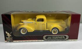92458 Yat Ming Road Signature 1937 Studebaker Coupe Express Pick Up 1 18 Scale Deluxe Edition