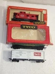 Tyco Ho Scale 3PC Skid Flat Car + Nyc Caboose Swift Refrigerator Train Lot. Fixed Price $11.99.