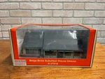 Lionel Beige Brick Suburban House Deluxe 6-37916 With Original Box. Fixed Price $45.00.