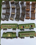 Lionel Prewar Standard Gauge Green 318E Locomotive, 309 310 312 Cars +tracks !!!. Fixed Price $450.00.