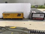 Atlas Trainman Ho Scale 40 Plug Door Box Car Burlington Northern. Fixed Price $20.00.