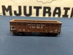 Con-cor Southern #107523 2-BAY Ribbed Hopper Car No Box. Fixed Price $19.99.