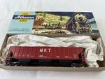 Athearn Ho' 54' 3-BAY Covered Hopper, Mkt 9887 #5305 Built Boxed. Fixed Price $29.95.