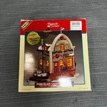 Lemax Plymouth Corners Yacht Club Lighted House 2001 Michaels Exclusive Village. Fixed Price $39.99.