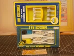 Ho SET/2 Ahm 5612 23 Rr & Traffic Siigns, Crossings W/2 Autos (112109). Fixed Price $9.47.